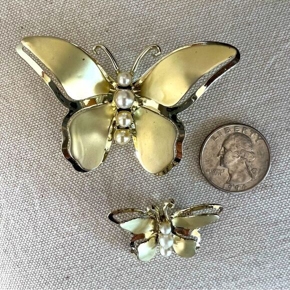 Vintage Rare Duo Butterfly Brooch Set Gold Tone Faux Pearl Accent - Picture 9 of 12